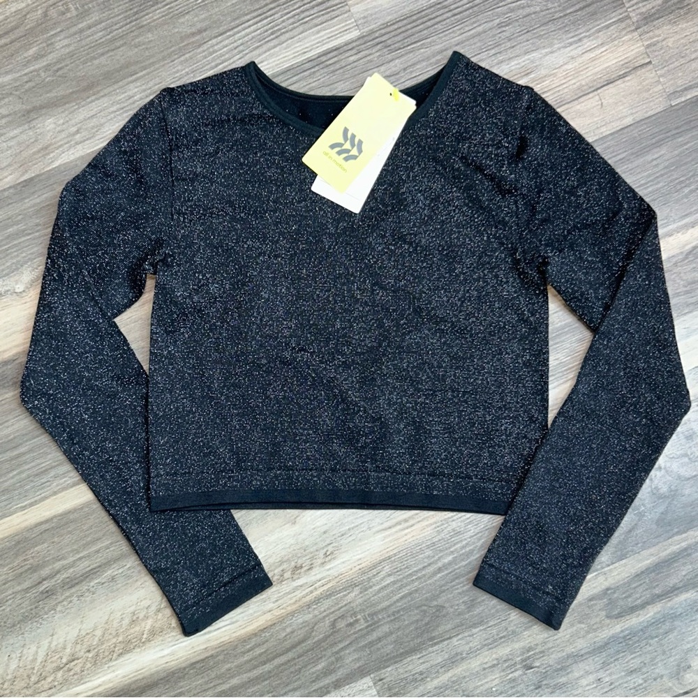 NWT All in Motion Shimmer Seamless Long Sleeve Crop Top